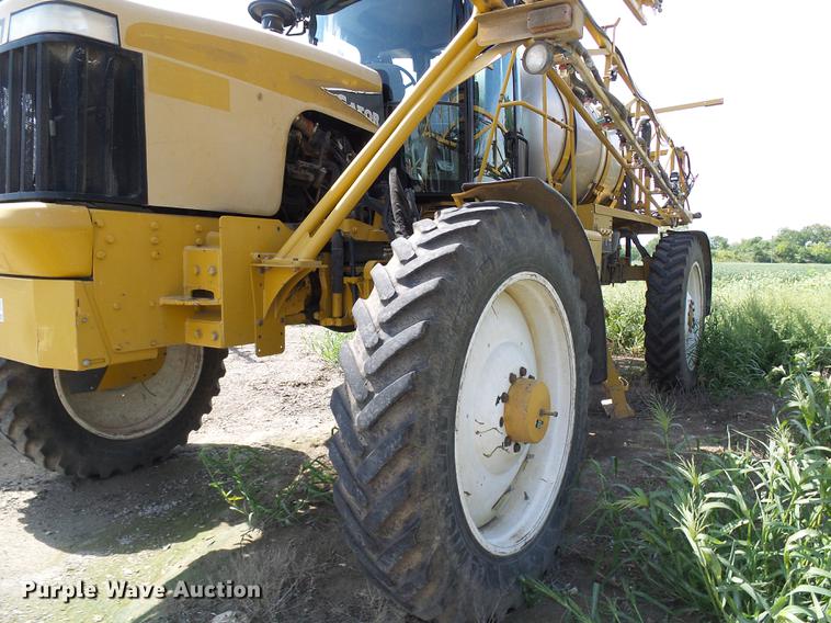 image for item DE5204 2005 Ag-Chem RoGator 1264C sprayer