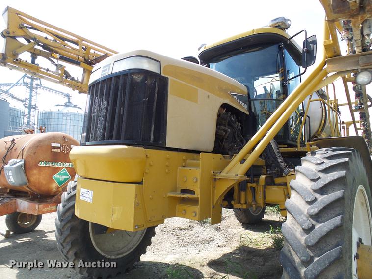 image for item DE5204 2005 Ag-Chem RoGator 1264C sprayer
