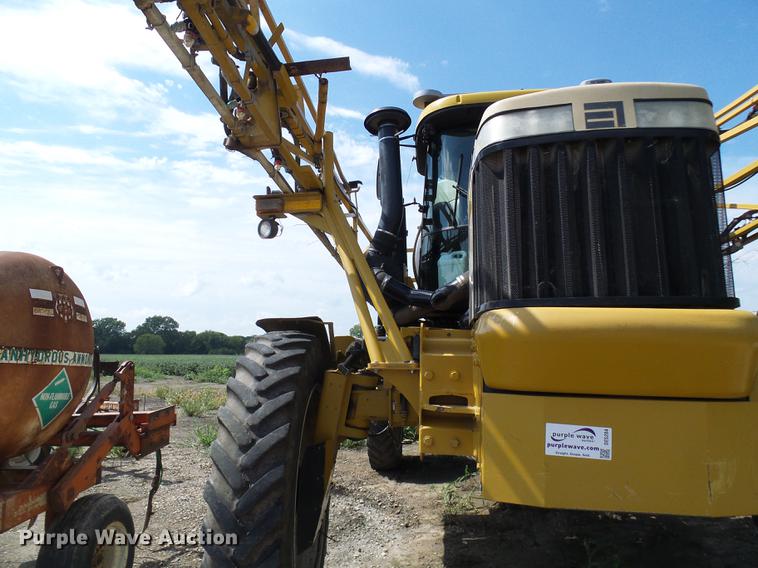image for item DE5204 2005 Ag-Chem RoGator 1264C sprayer