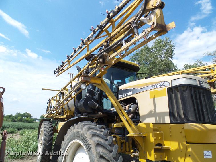image for item DE5204 2005 Ag-Chem RoGator 1264C sprayer