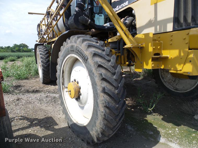 image for item DE5204 2005 Ag-Chem RoGator 1264C sprayer