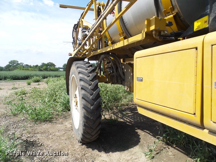 image for item DE5204 2005 Ag-Chem RoGator 1264C sprayer