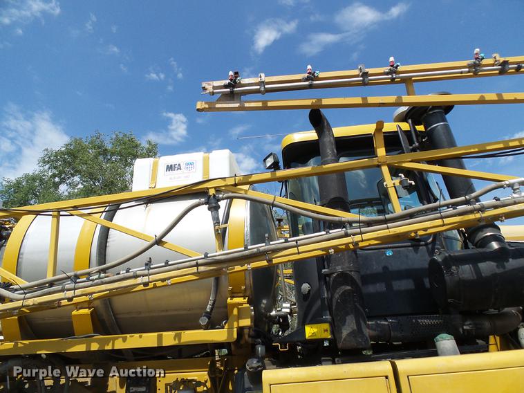 image for item DE5204 2005 Ag-Chem RoGator 1264C sprayer