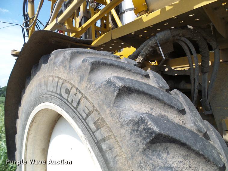 image for item DE5204 2005 Ag-Chem RoGator 1264C sprayer