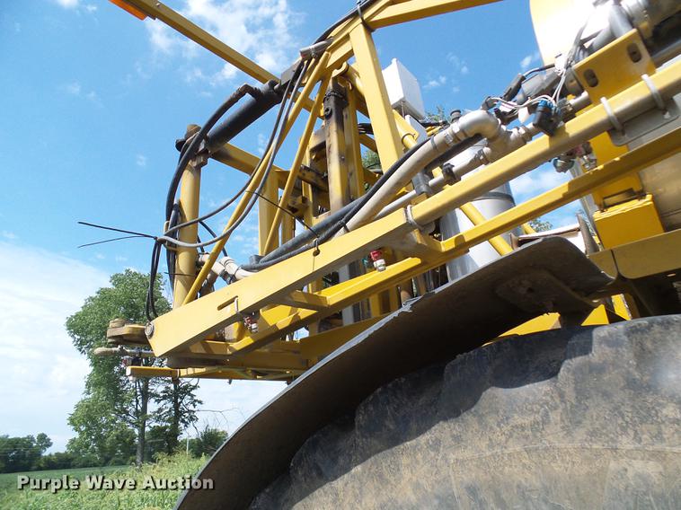 image for item DE5204 2005 Ag-Chem RoGator 1264C sprayer