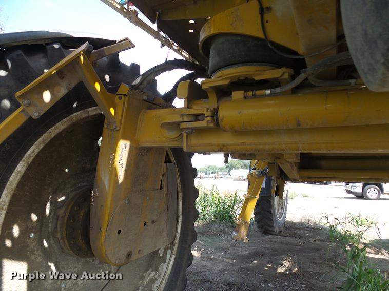 image for item DE5204 2005 Ag-Chem RoGator 1264C sprayer