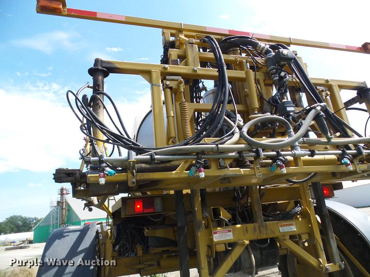 image for item DE5204 2005 Ag-Chem RoGator 1264C sprayer