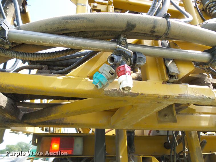 image for item DE5204 2005 Ag-Chem RoGator 1264C sprayer