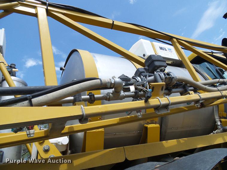 image for item DE5204 2005 Ag-Chem RoGator 1264C sprayer