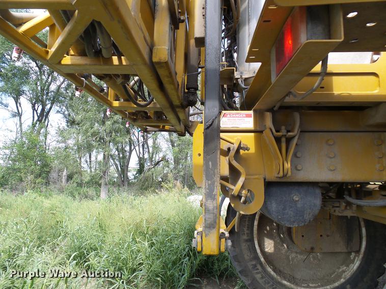 image for item DE5204 2005 Ag-Chem RoGator 1264C sprayer