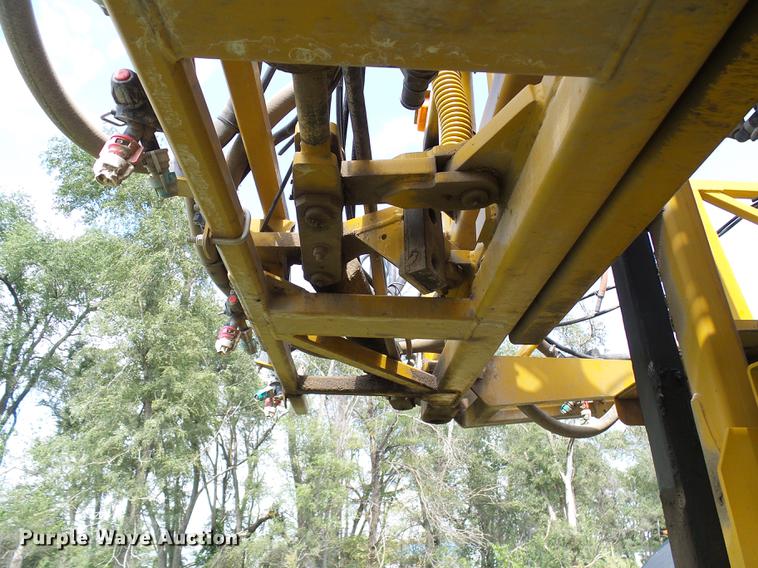 image for item DE5204 2005 Ag-Chem RoGator 1264C sprayer