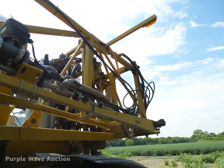 image for item DE5204 2005 Ag-Chem RoGator 1264C sprayer