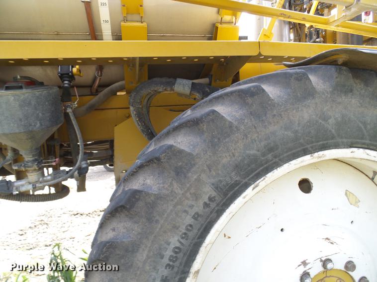 image for item DE5204 2005 Ag-Chem RoGator 1264C sprayer