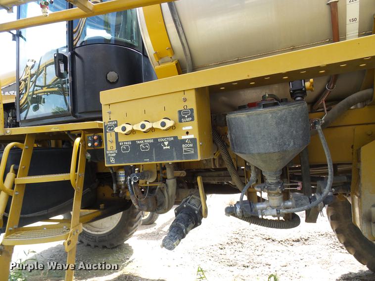 image for item DE5204 2005 Ag-Chem RoGator 1264C sprayer