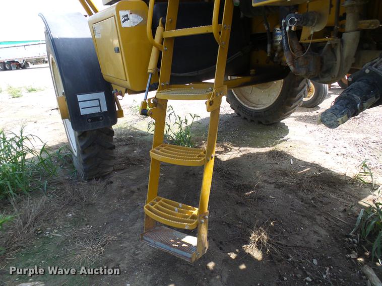 image for item DE5204 2005 Ag-Chem RoGator 1264C sprayer