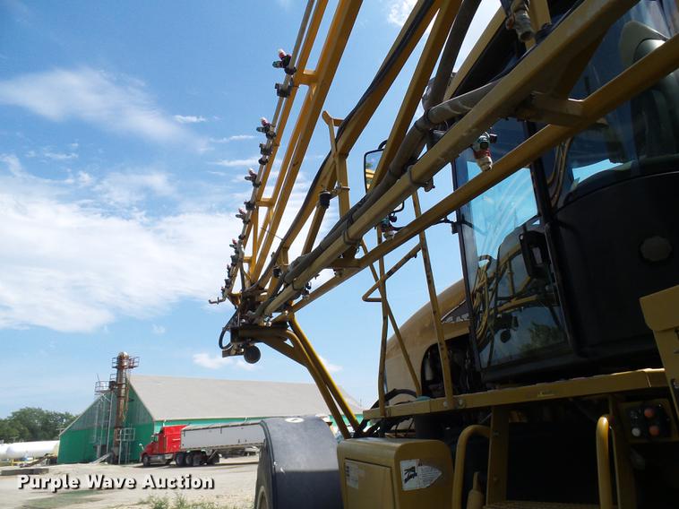 image for item DE5204 2005 Ag-Chem RoGator 1264C sprayer