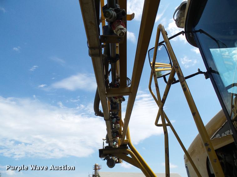 image for item DE5204 2005 Ag-Chem RoGator 1264C sprayer