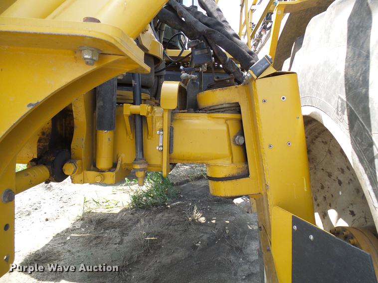 image for item DE5204 2005 Ag-Chem RoGator 1264C sprayer