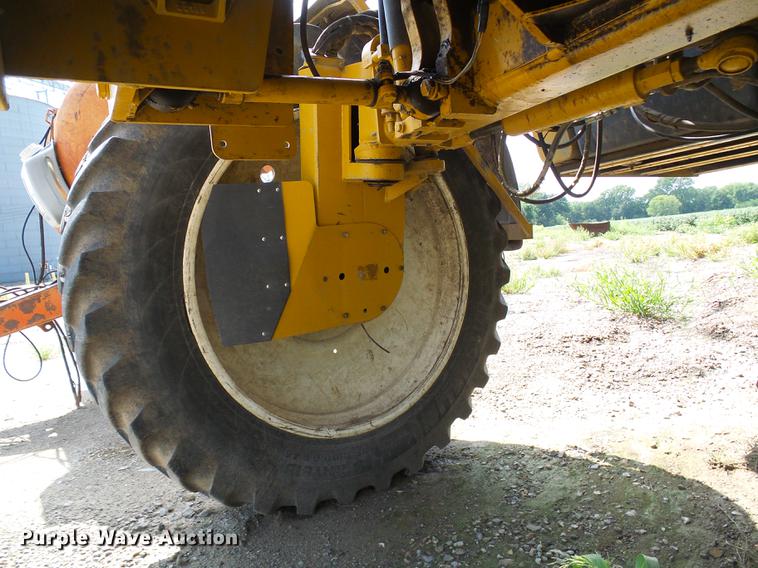 image for item DE5204 2005 Ag-Chem RoGator 1264C sprayer