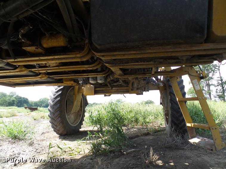 image for item DE5204 2005 Ag-Chem RoGator 1264C sprayer