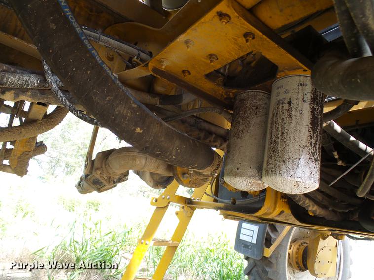 image for item DE5204 2005 Ag-Chem RoGator 1264C sprayer