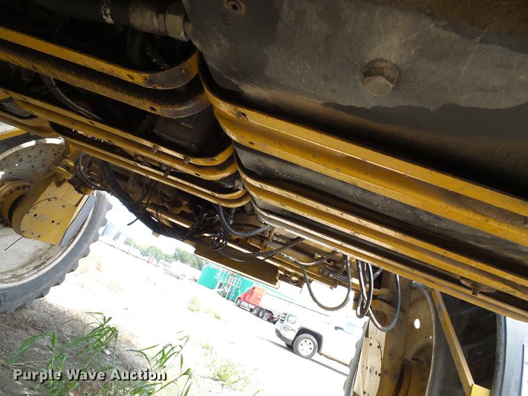 image for item DE5204 2005 Ag-Chem RoGator 1264C sprayer