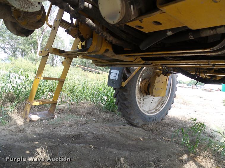 image for item DE5204 2005 Ag-Chem RoGator 1264C sprayer