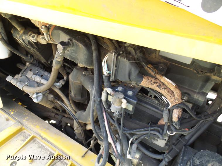 image for item DE5204 2005 Ag-Chem RoGator 1264C sprayer