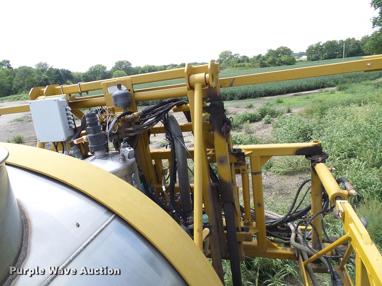 image for item DE5204 2005 Ag-Chem RoGator 1264C sprayer