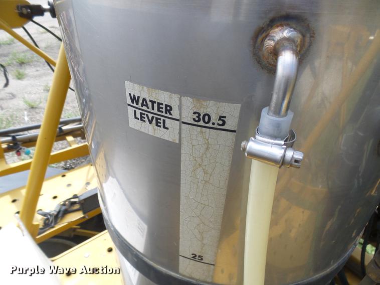 image for item DE5204 2005 Ag-Chem RoGator 1264C sprayer