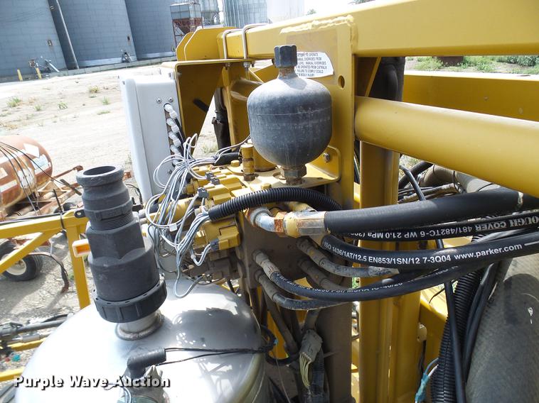 image for item DE5204 2005 Ag-Chem RoGator 1264C sprayer