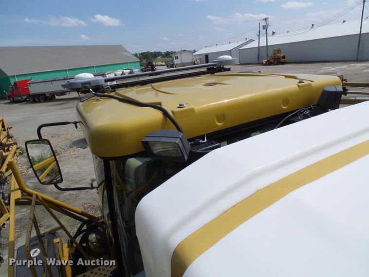 image for item DE5204 2005 Ag-Chem RoGator 1264C sprayer