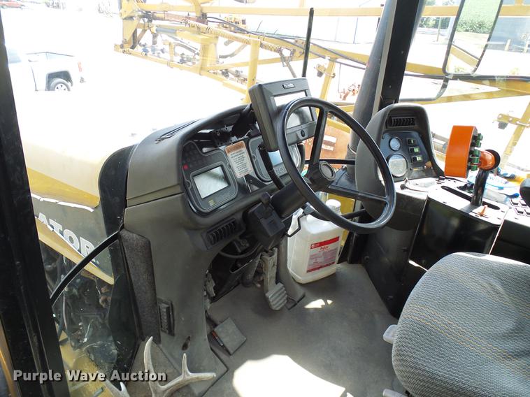 image for item DE5204 2005 Ag-Chem RoGator 1264C sprayer