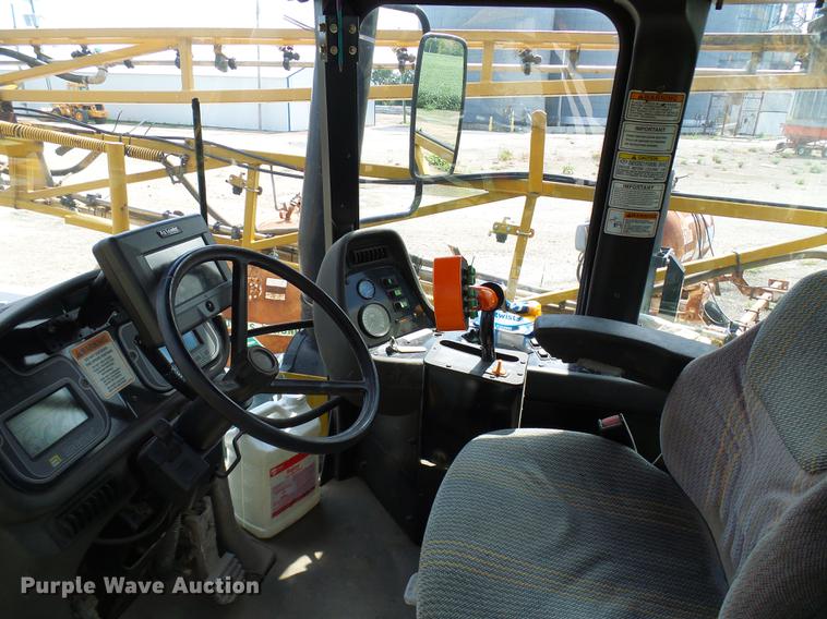 image for item DE5204 2005 Ag-Chem RoGator 1264C sprayer