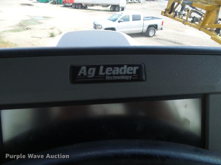 image for item DE5204 2005 Ag-Chem RoGator 1264C sprayer