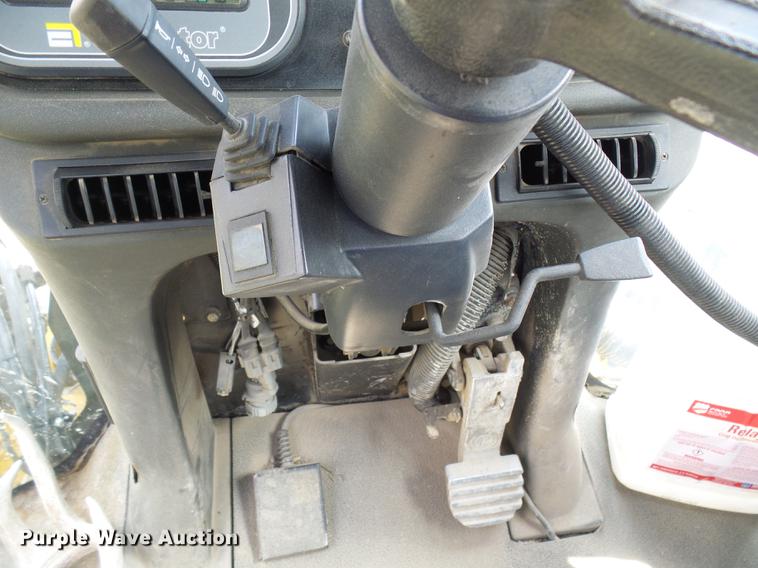 image for item DE5204 2005 Ag-Chem RoGator 1264C sprayer