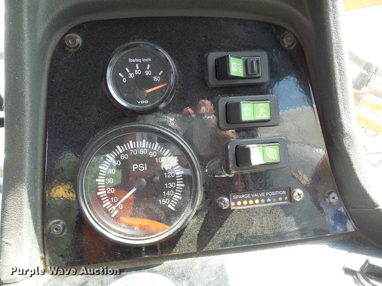 image for item DE5204 2005 Ag-Chem RoGator 1264C sprayer