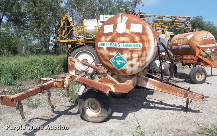 image for item DE5205 Anhydrous ammonia applicator