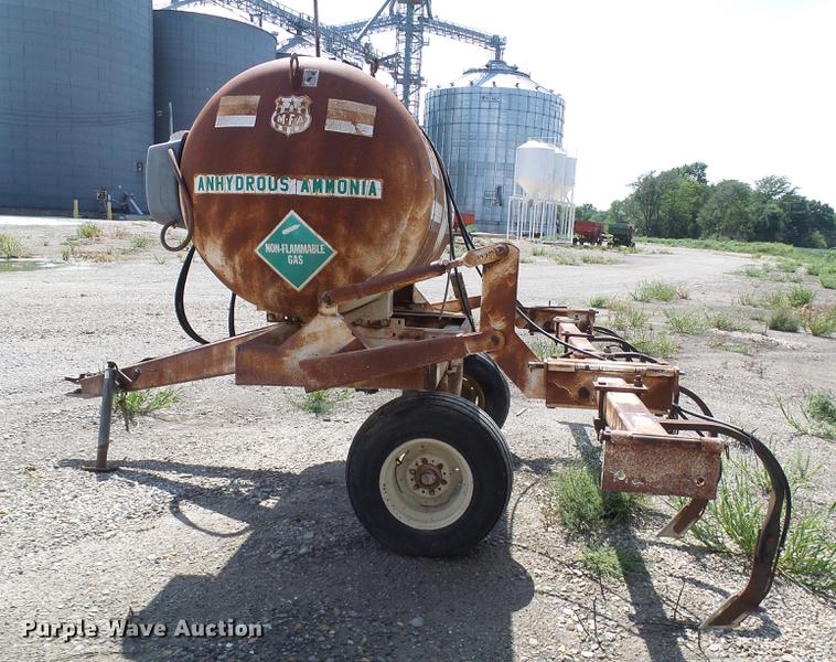 image for item DE5205 Anhydrous ammonia applicator