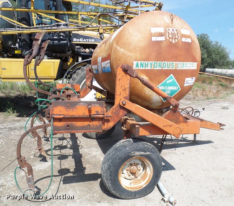 image for item DE5206 Anhydrous ammonia applicator