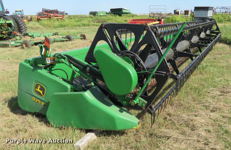 image for item DE6384 2002 John Deere 925F platform head