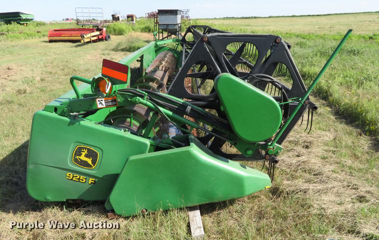 image for item DE6384 2002 John Deere 925F platform head