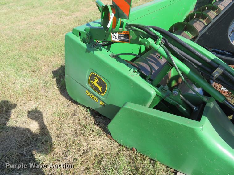 image for item DE6384 2002 John Deere 925F platform head