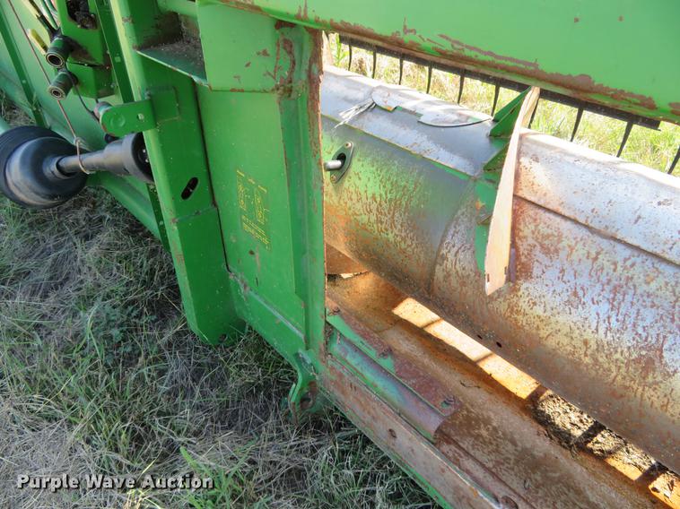 image for item DE6384 2002 John Deere 925F platform head