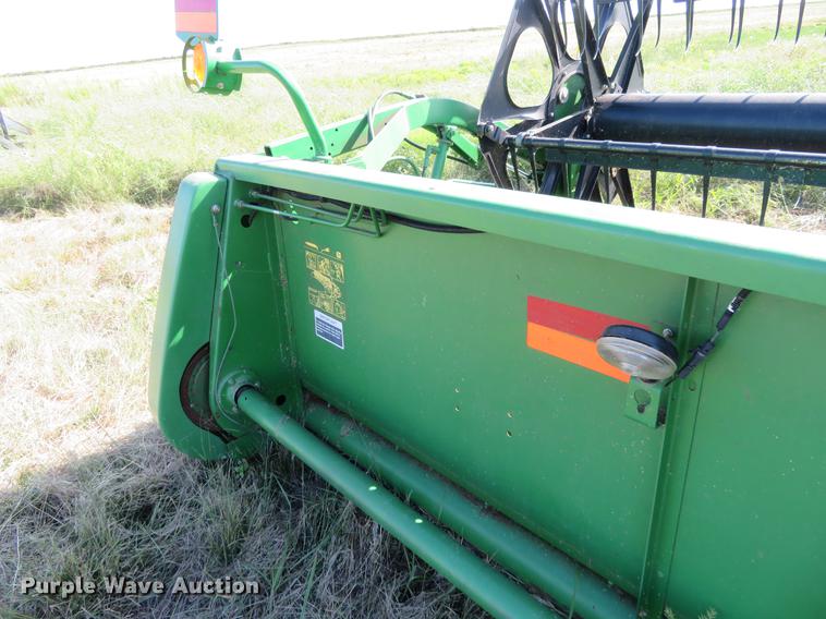 image for item DE6384 2002 John Deere 925F platform head