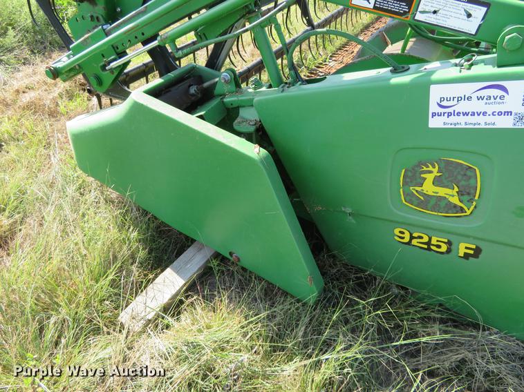 image for item DE6384 2002 John Deere 925F platform head