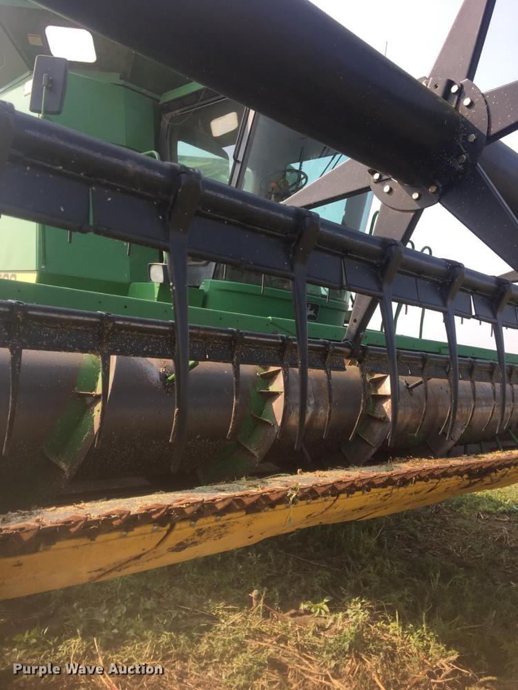 image for item DE6384 2002 John Deere 925F platform head