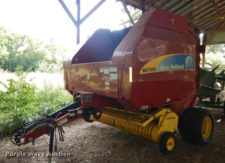 image for item DF1774 2008 New Holland BR7090 round baler