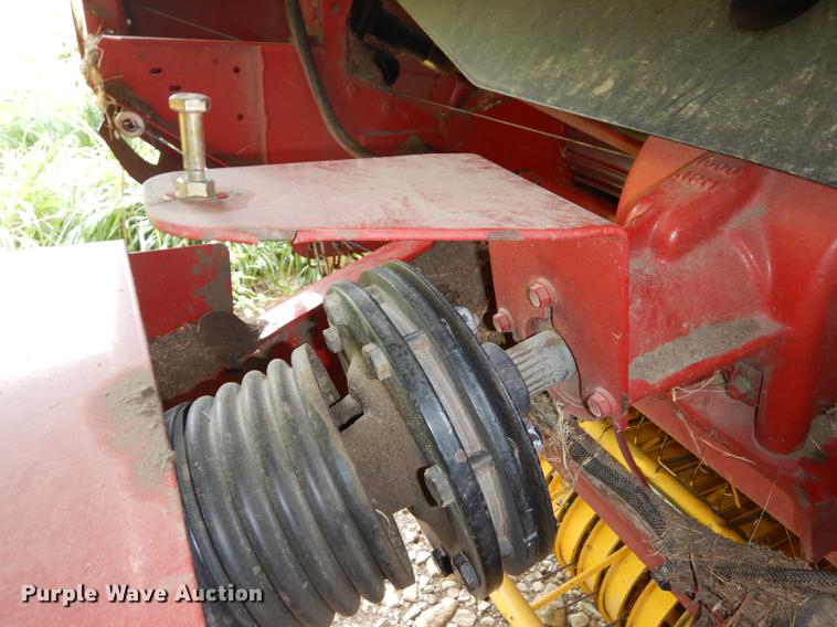 image for item DF1774 2008 New Holland BR7090 round baler