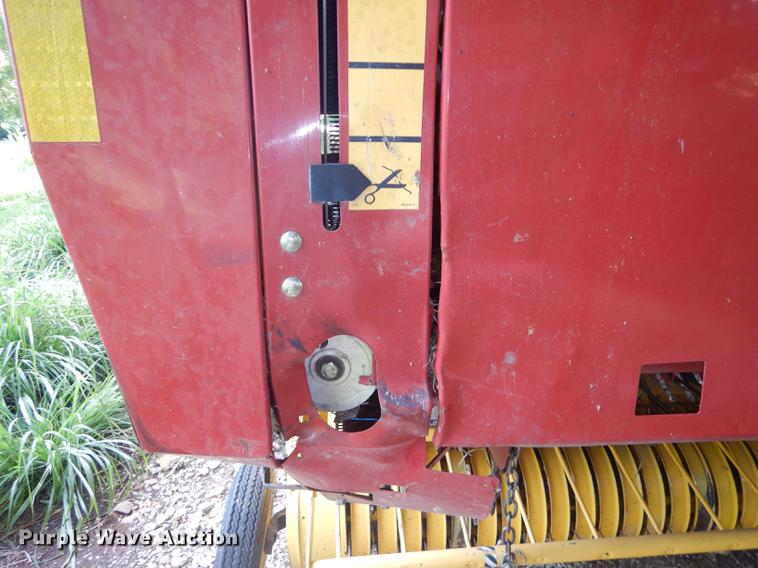 image for item DF1774 2008 New Holland BR7090 round baler